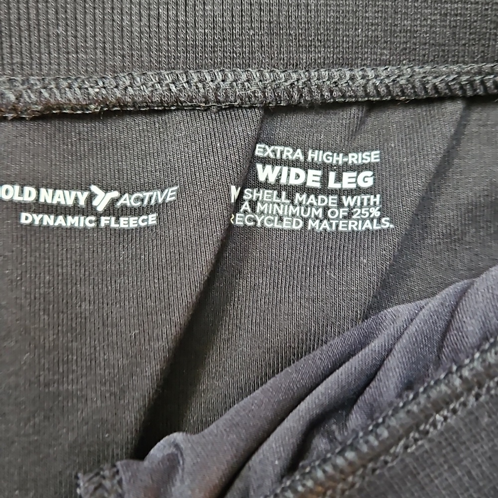 Old Navy Dynamic Fleece Black Extra High-Rise Wide Leg Pants - Picture 5 of 6